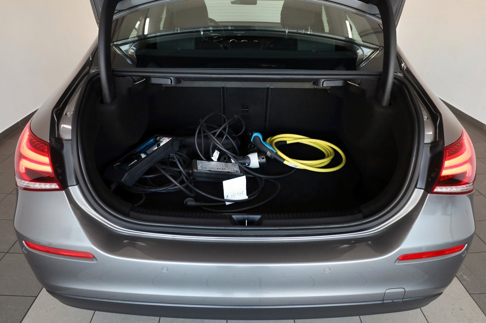 Fahrzeugabbildung Mercedes-Benz A 250 e Lim.Style,T.Leder,Navi,Kamera,CarPlay,SH