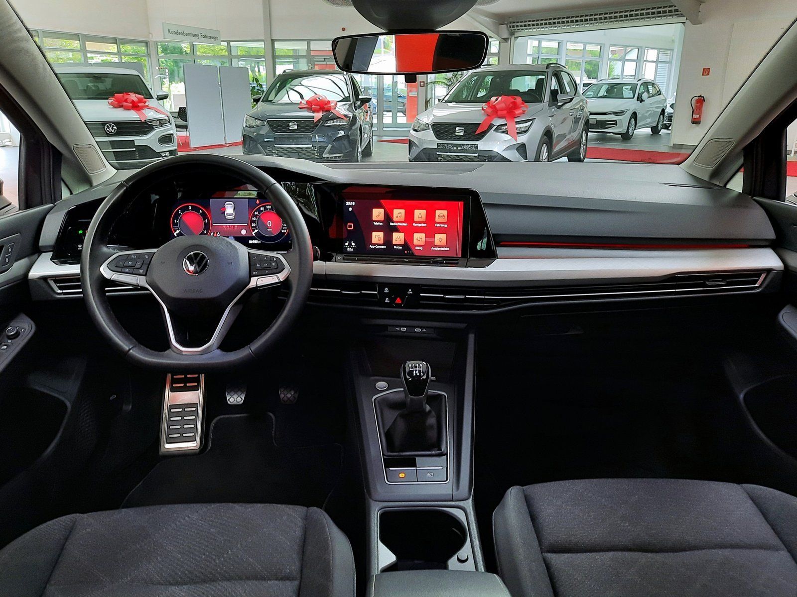 Fahrzeugabbildung Volkswagen Golf Variant Life TDI *Navi*LED*PDC*Sitzhzg*ACC*