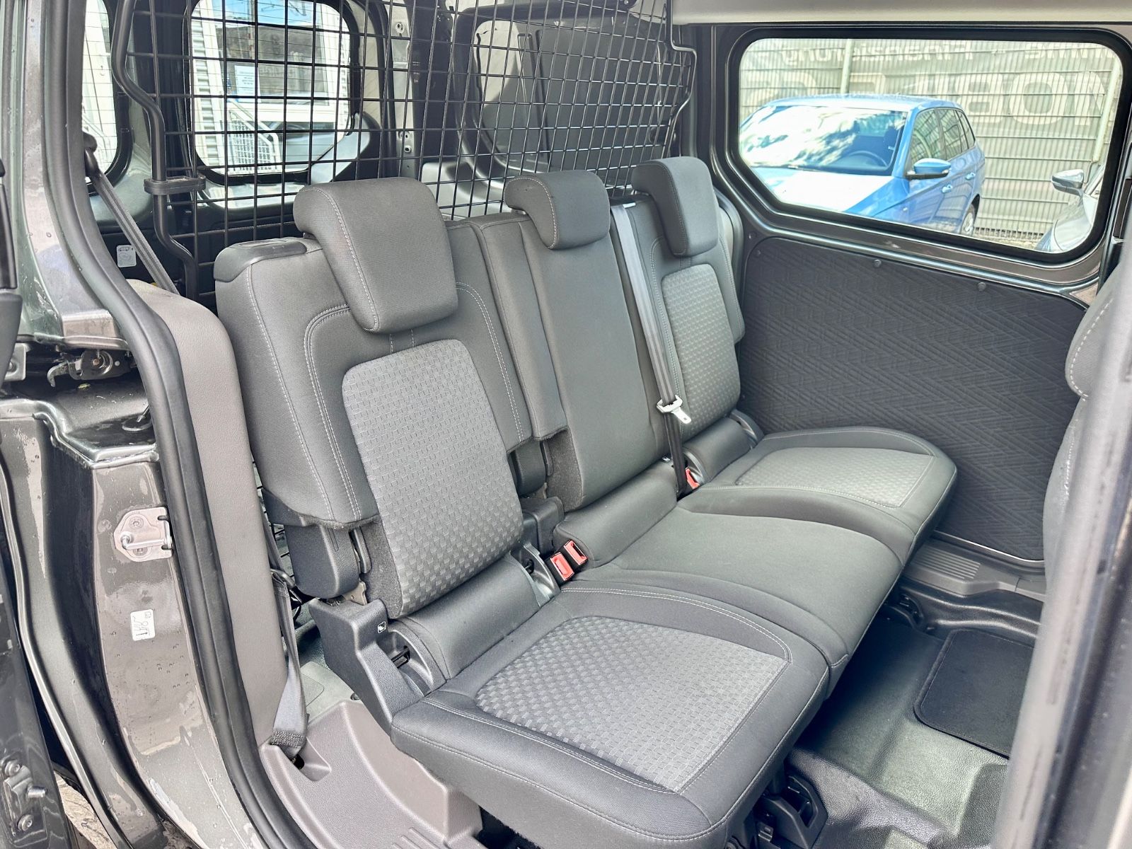 Fahrzeugabbildung Ford TRANSIT CONNECT HALBKASTEN LANG TREND*AUTOM.*
