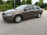 Volkswagen Jetta VI Comfortline - Volkswagen Jetta aus 2012 mit Diesel-Antrieb