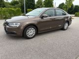 Volkswagen Jetta VI Comfortline - Volkswagen Jetta aus 2012 mit Diesel-Antrieb