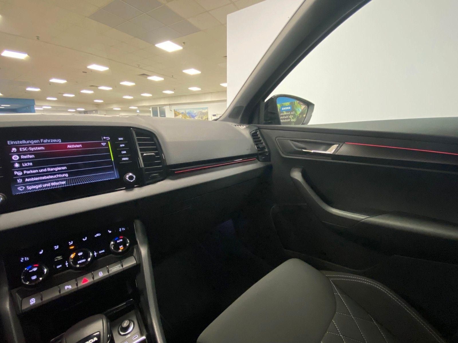 Fahrzeugabbildung SKODA Karoq 1.5 TSI DSG Sportline+NAVI+MATRIX+ACC+18"+