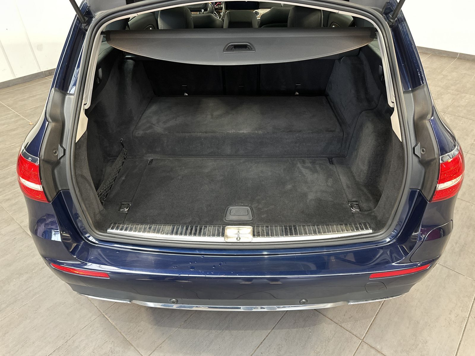 Fahrzeugabbildung Mercedes-Benz E 300de T AMG-Line NAV+LED+360°+PANORAMA+BURMEST