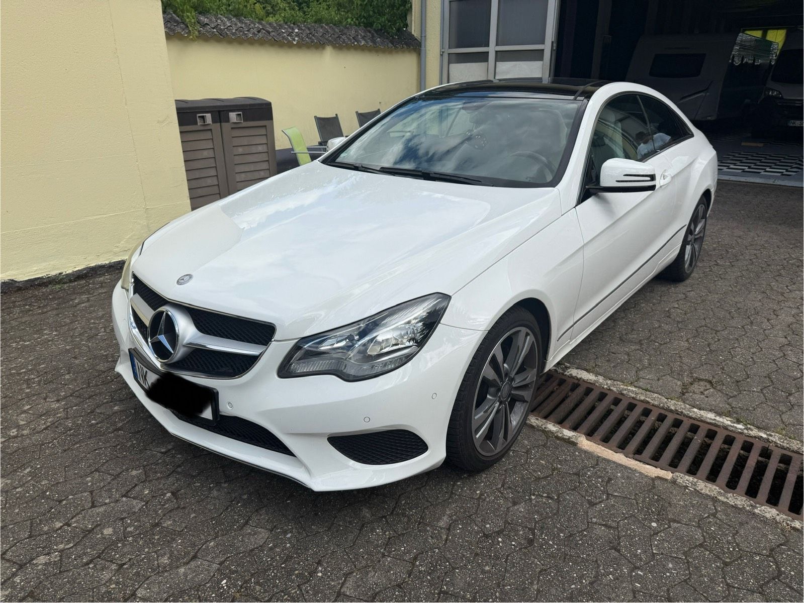 MERCEDES-BENZ Mercedes Benz E200 Coupé