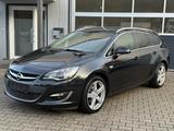 Opel Astra J Sports Tourer Exklusiv * Xenon * Navi * - Opel Astra Exklusiv mit Diesel-Antrieb