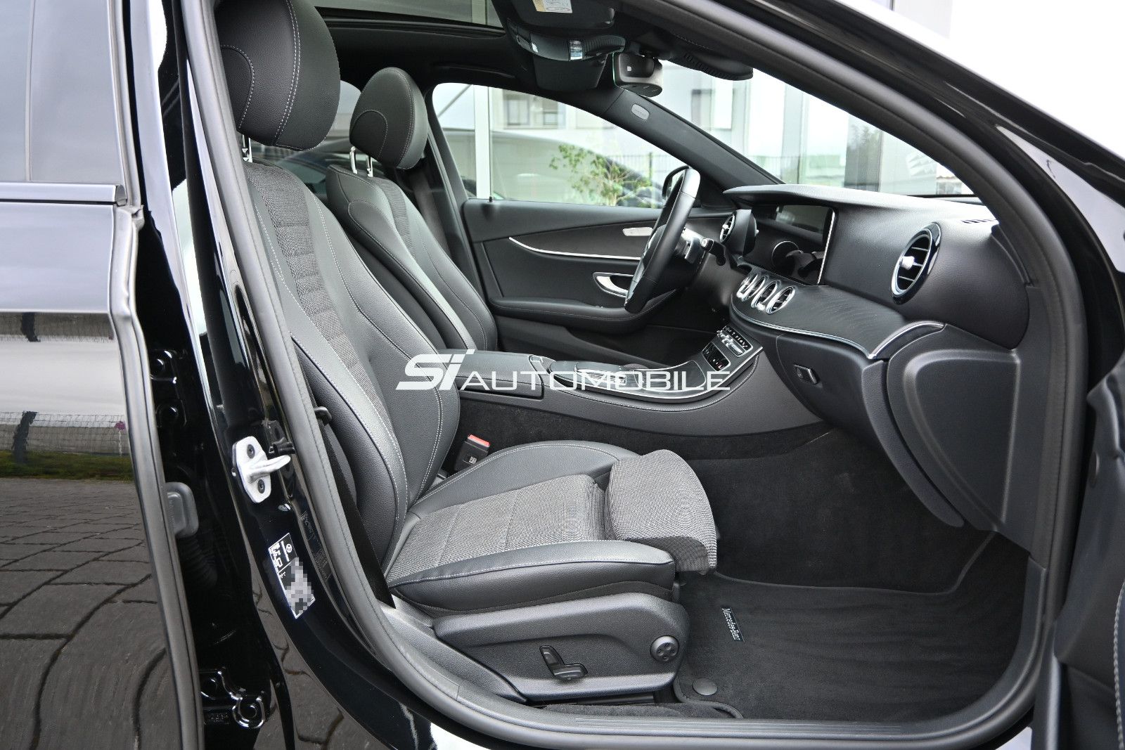 Fahrzeugabbildung Mercedes-Benz E 300 e Lim. °NIGHT°ACC°PANO°MULTIBEAM°8-FACH°
