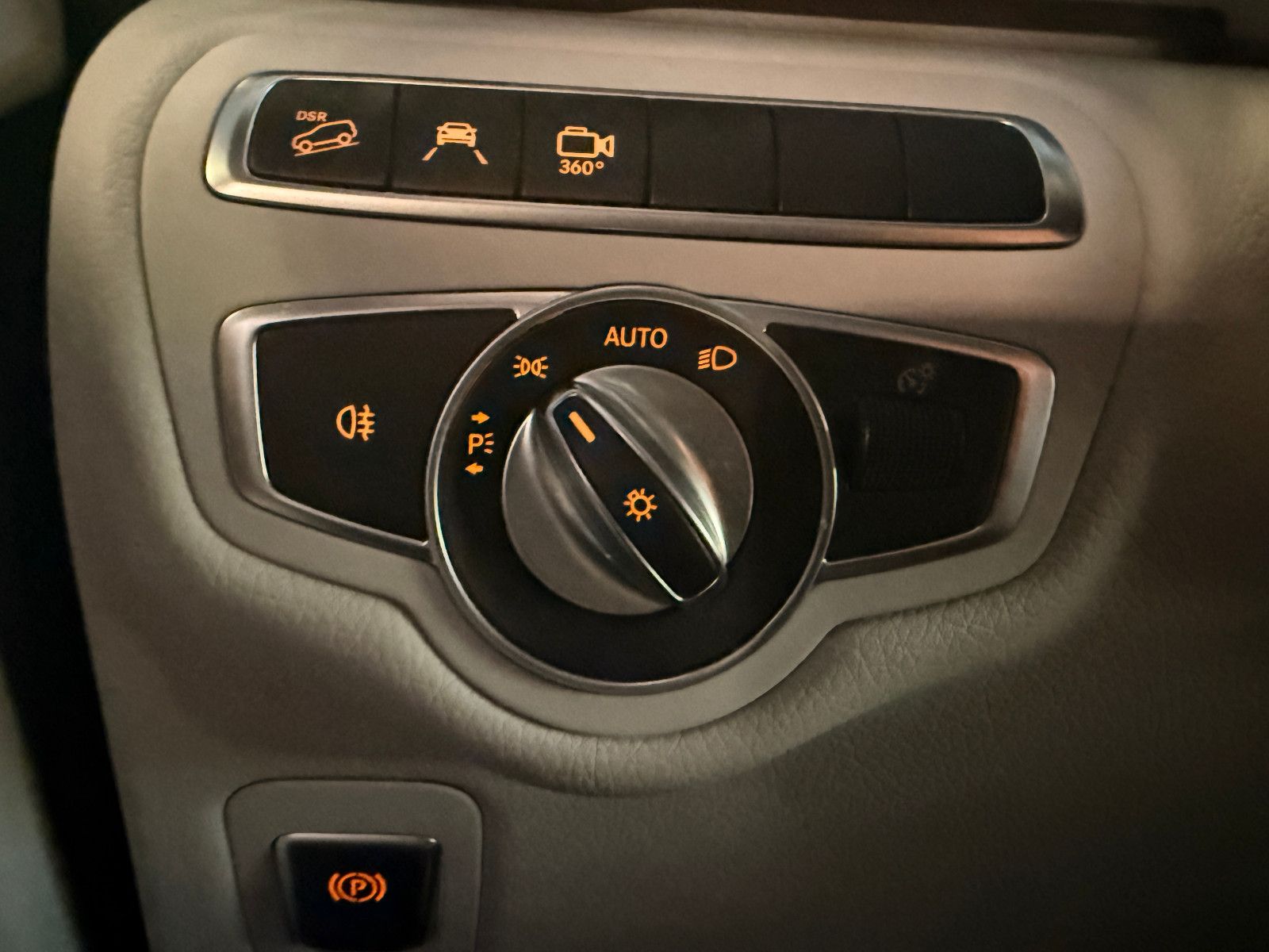 Fahrzeugabbildung Mercedes-Benz V 250/AVANTGARDE/LANG/4MATIC/LEDER/LED/NAVI/6SIT
