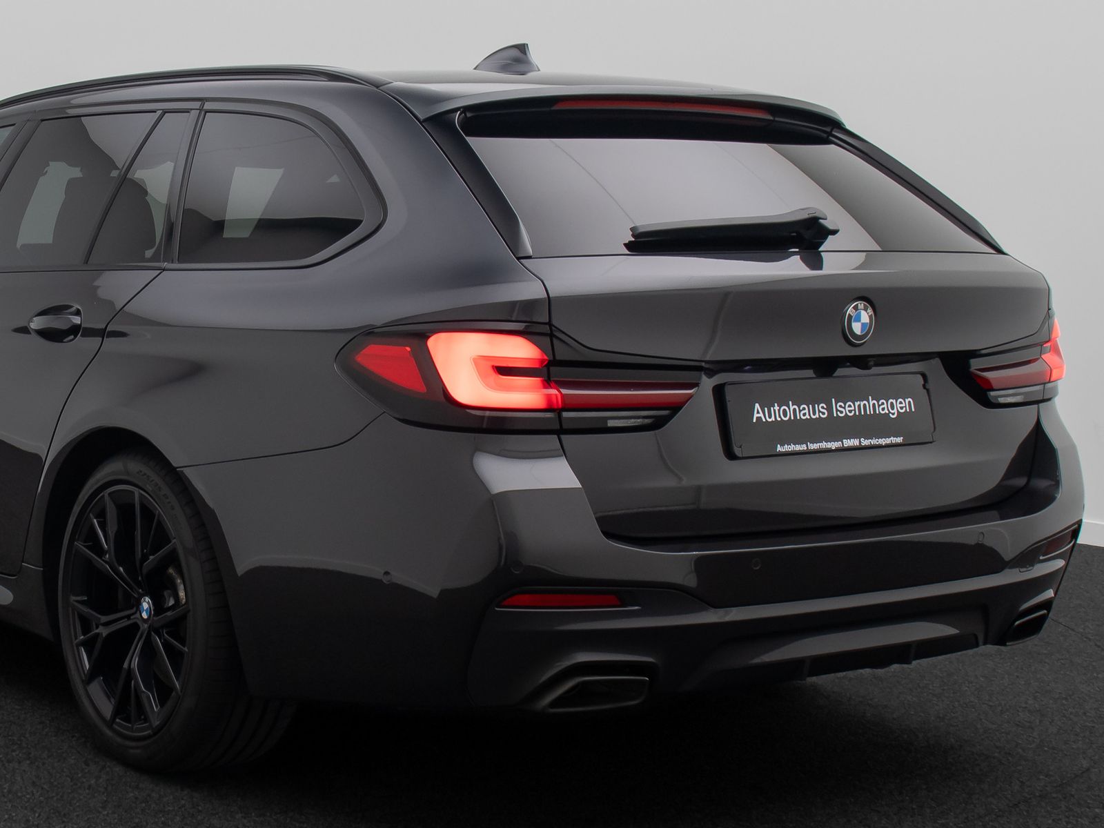 Fahrzeugabbildung BMW 530d MSport HUD DAB Kamera AHK Panorama HiFi 19"