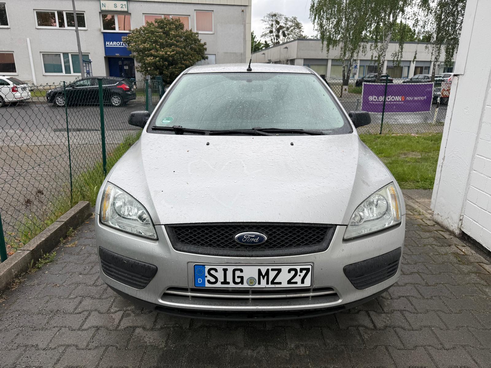 Ford Focus 2006 — rear view