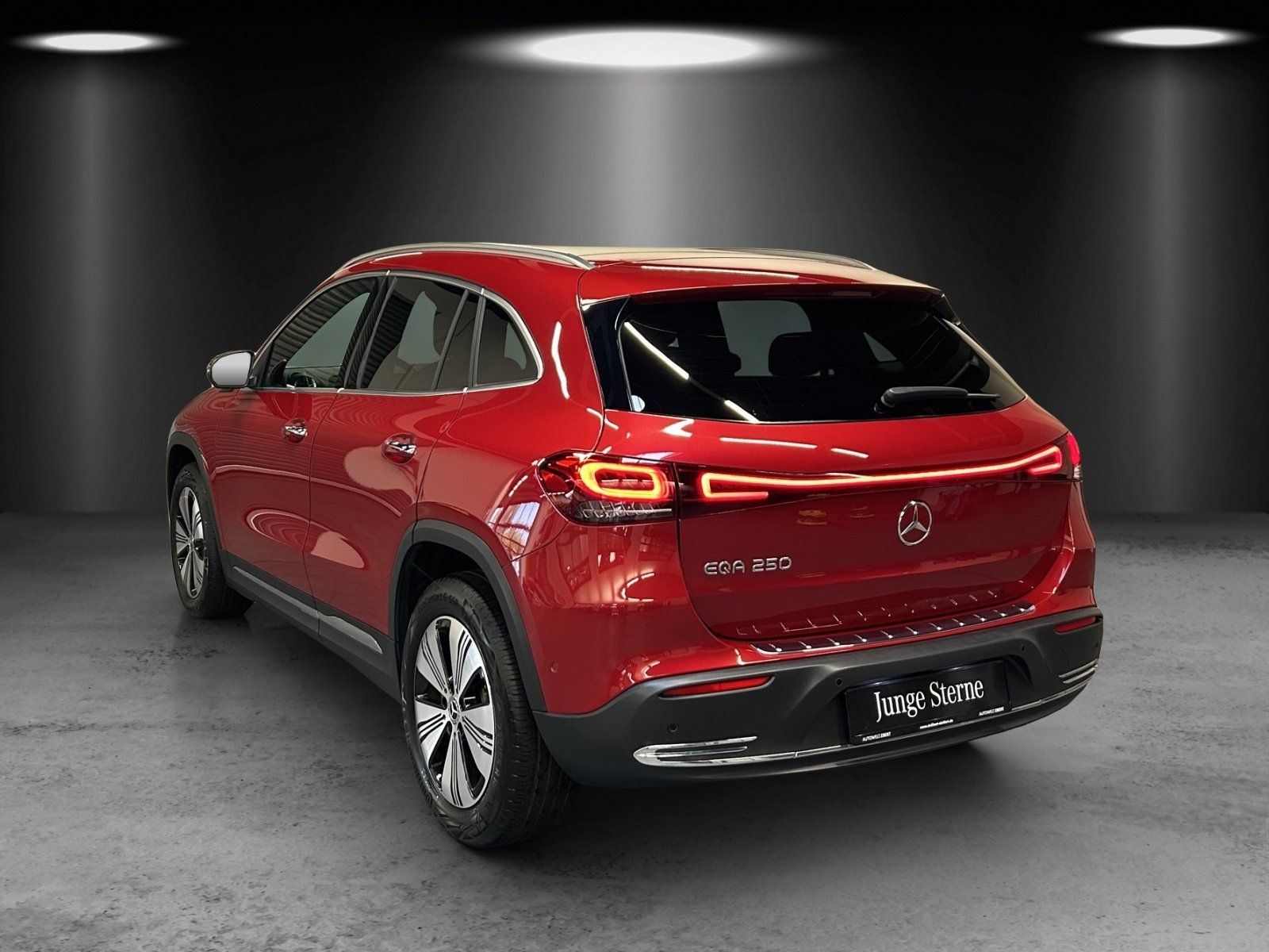 Fahrzeugabbildung Mercedes-Benz EQA250 Prog DISTRO Pano Memo Hifi 360°KeyGo Busi