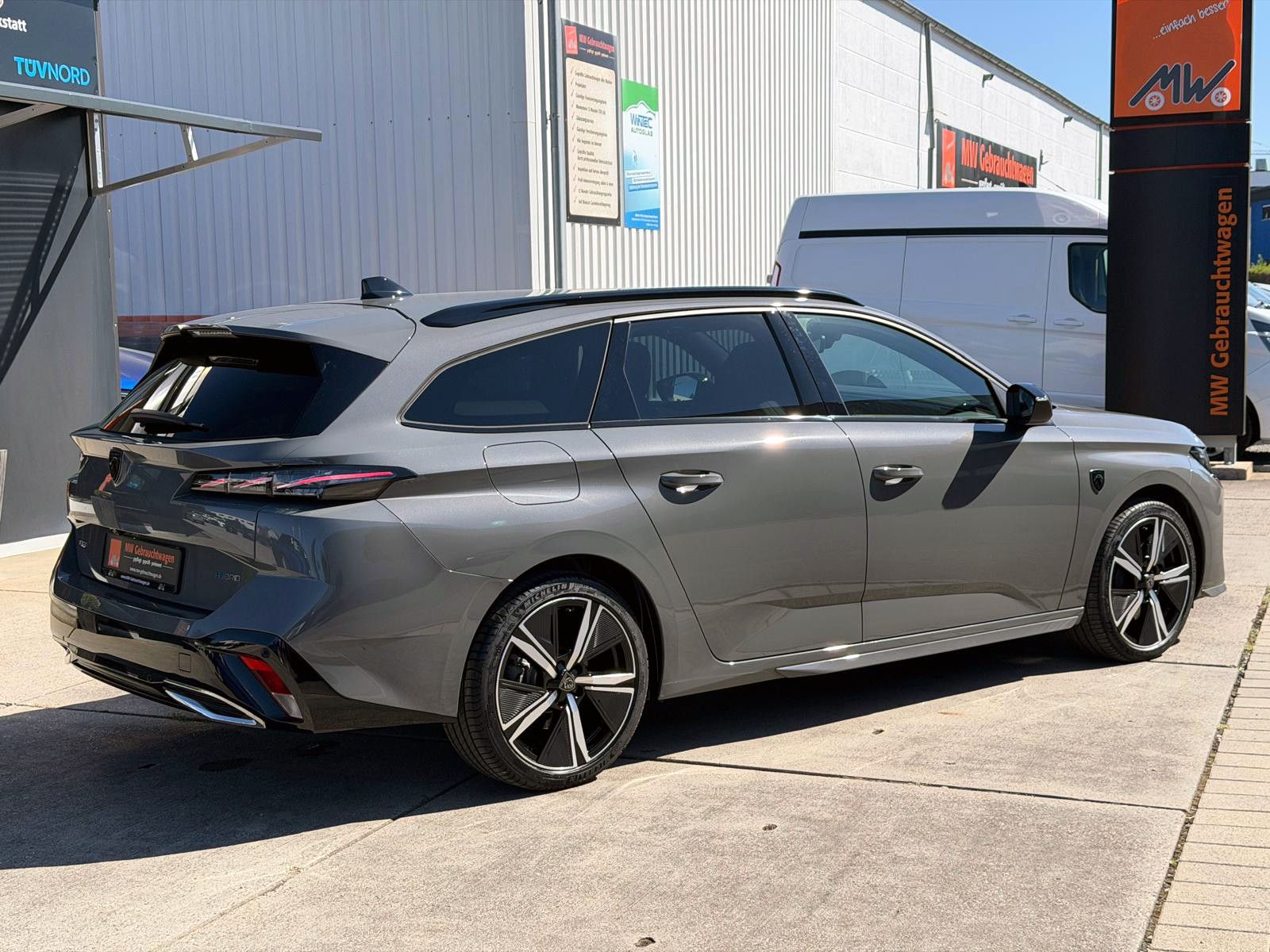 Fahrzeugabbildung Peugeot 308 GT Autom. Plug-In ACC KAM PDC NAV LED LHZ