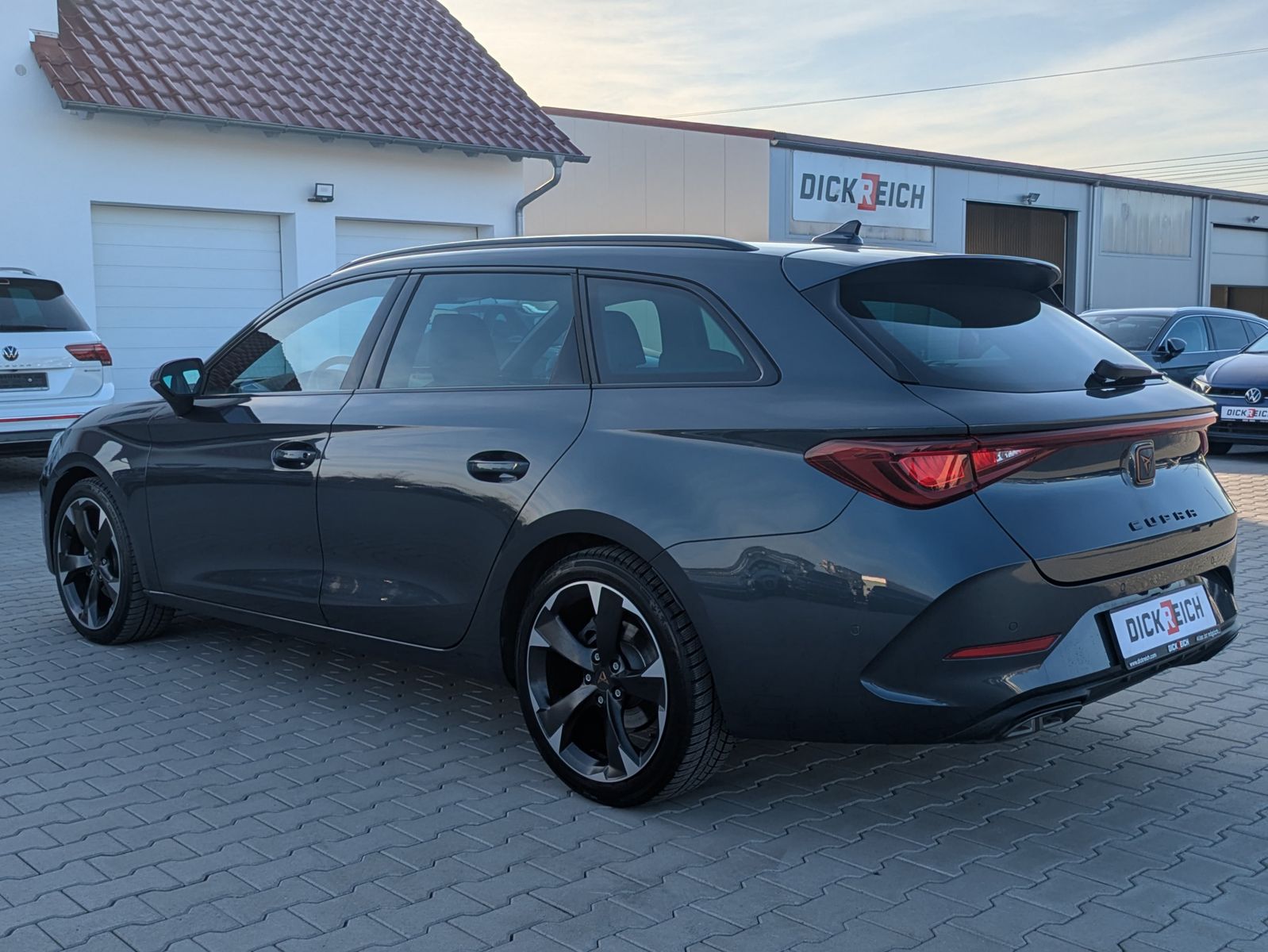 Fahrzeugabbildung CUPRA Leon 1.5 eTSI DSG MATRIX-LED*ACC*APP*KAMERA*18"