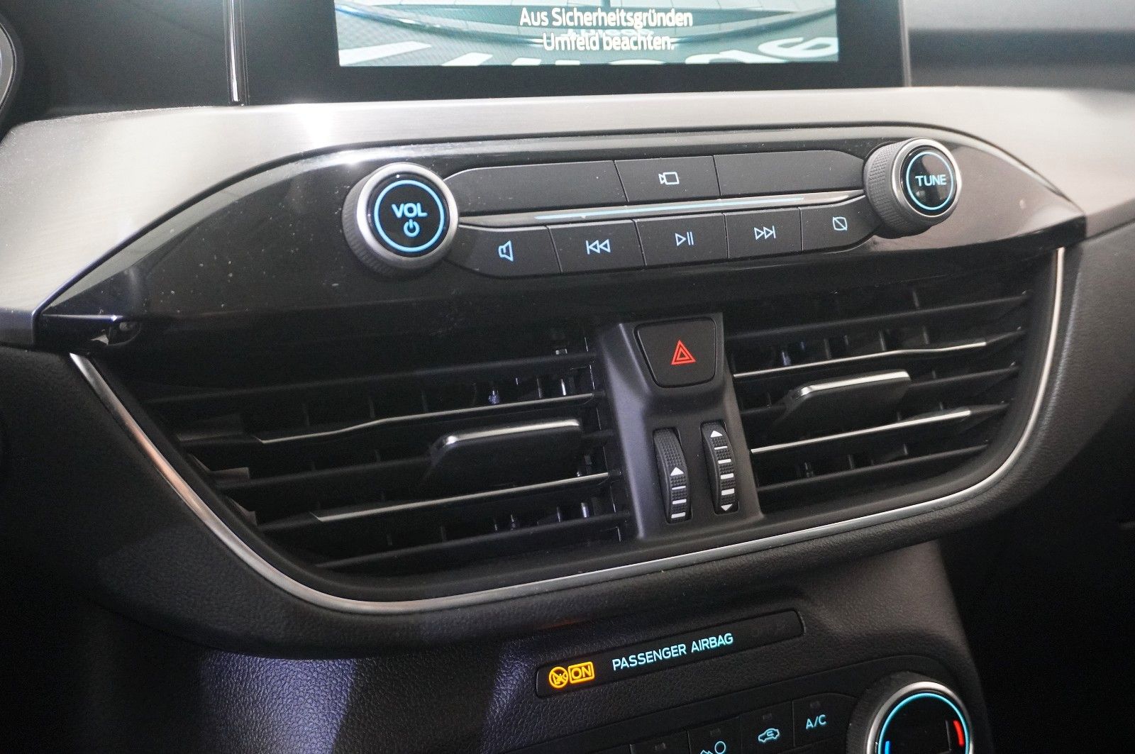 Fahrzeugabbildung Ford Kuga 1.5D TITANIUM X NAVI/LED/KAMERA/HUD/B&O/AHK