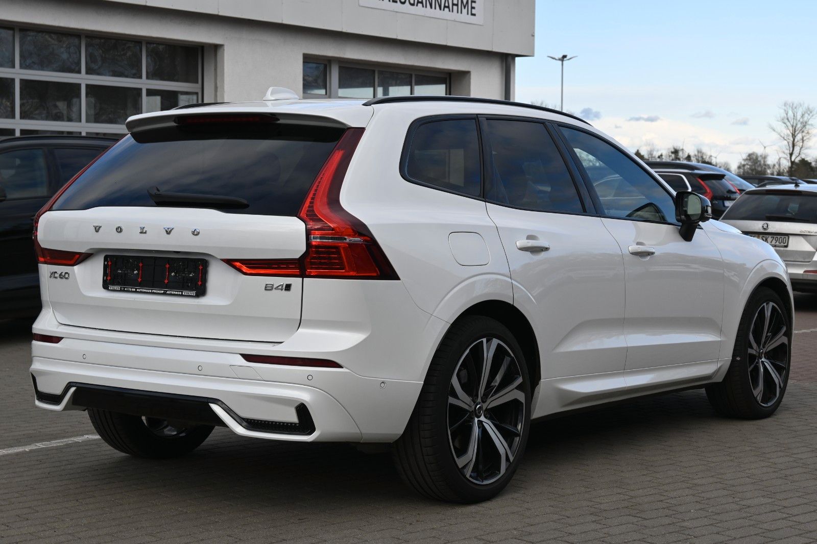 Fahrzeugabbildung Volvo XC60 B4 Ultimate Dark AWD*LUFT*360°*SDTHZG*LED