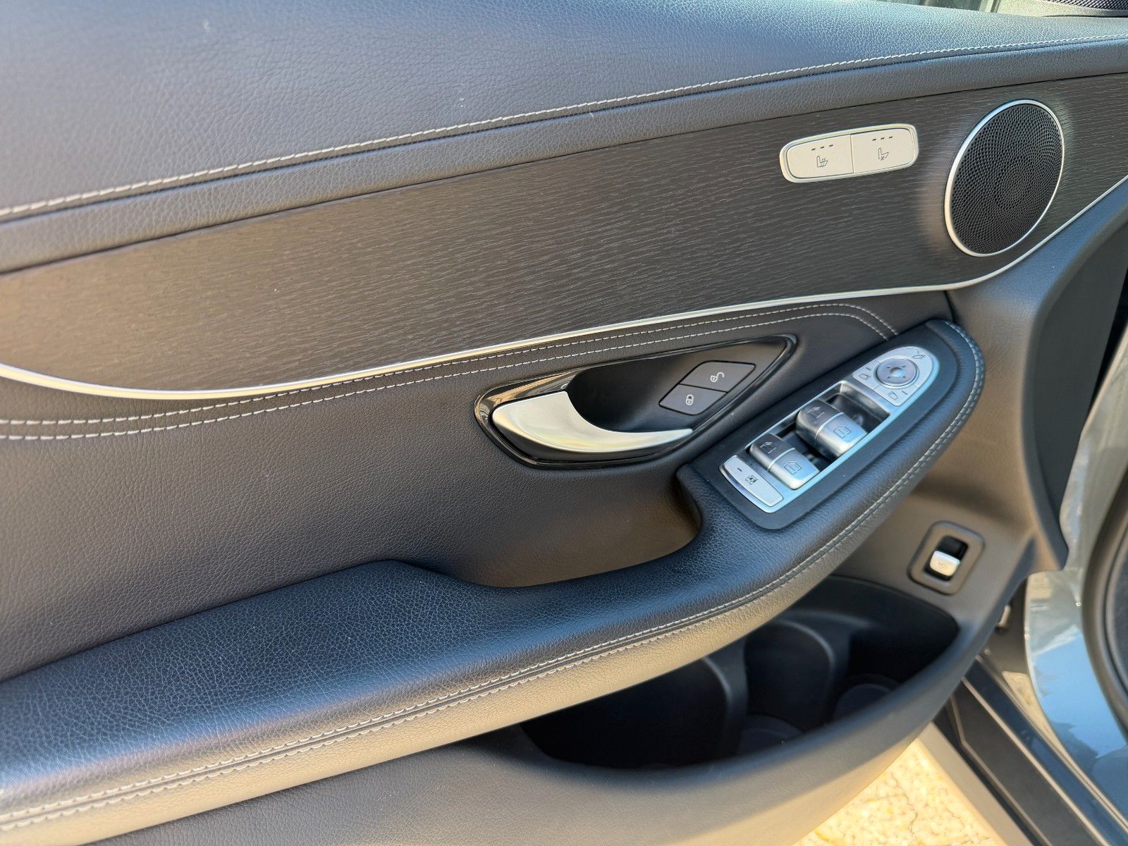 Fahrzeugabbildung Mercedes-Benz GLC 400 COUPE  4-MATIC AMG LINE LEDER SD STANDH.
