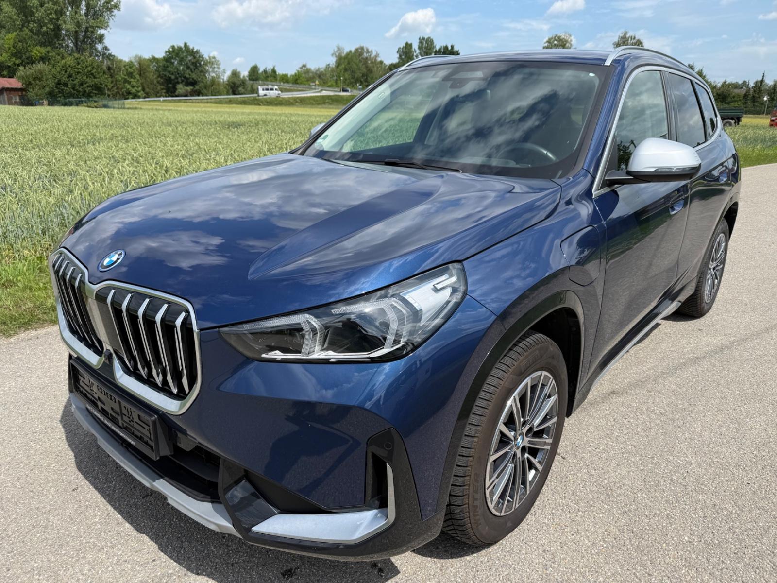 BMW X1 30e xDrive xLine HUD/Leder/eSitz/AHK/H+K/360°