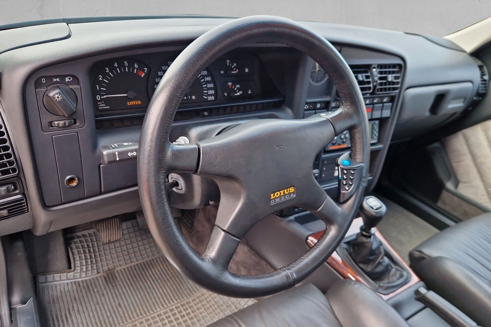 Fahrzeugabbildung Opel Lotus Omega *1. Hand*dt. Auto*Sammlerzustand*