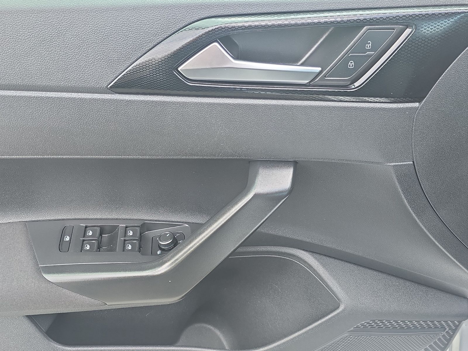 Fahrzeugabbildung Volkswagen Polo VI OPF Life LED PDC App-Connect NEUES MODEL