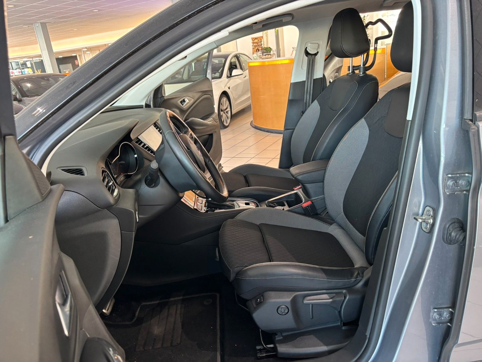 Fahrzeugabbildung Opel Grandland 1.2 INNOVATION LED/KAMERA/18"ALU/ALLWE