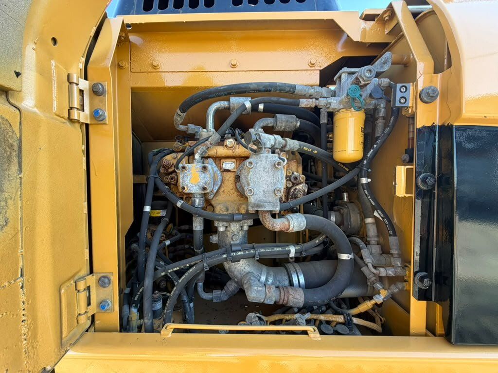 Fahrzeugabbildung CAT 318C / AGBO G 200 Bohrgerät / Drilling Rig