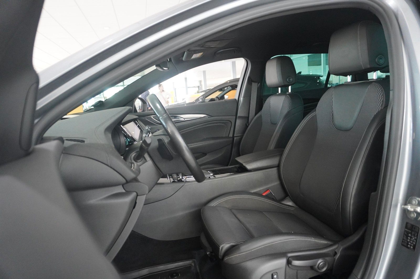 Fahrzeugabbildung Opel Insignia B ST 2.0D INNOV. NAVI/LED/KAMERA/SH/AHK