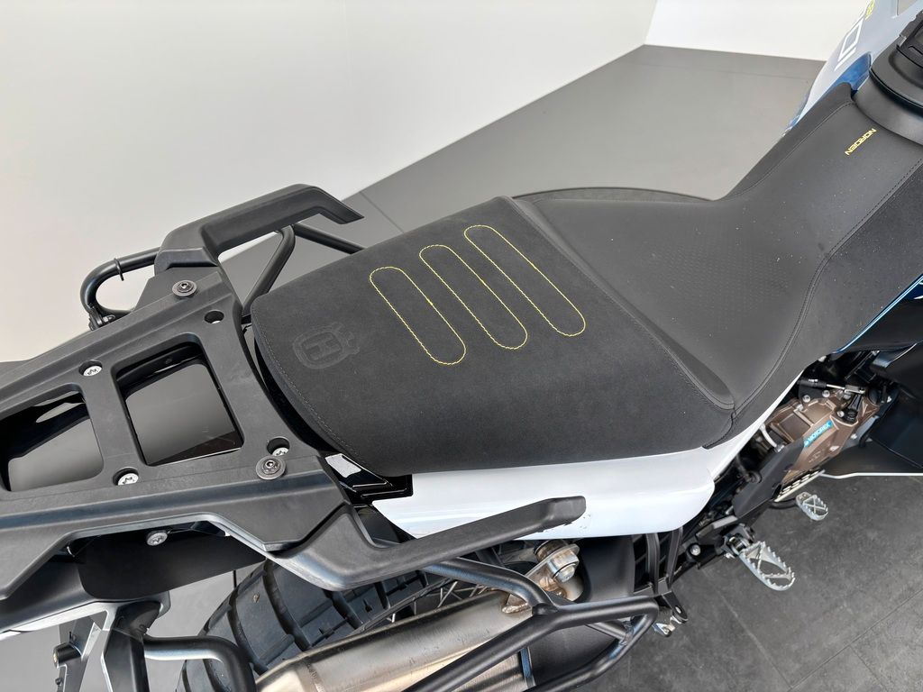Fahrzeugabbildung Husqvarna NORDEN 901 EXPEDITION *1. HAND *SEHR GEPFLEGT