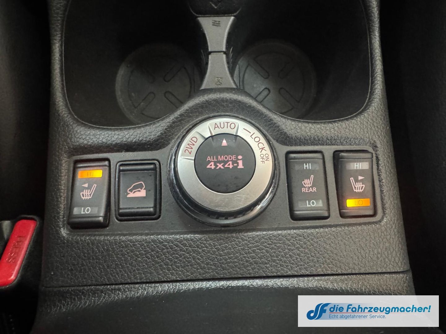 Fahrzeugabbildung Nissan X-Trail Tekna 4x4 2.0 dCi Panorama Navi Soundsys