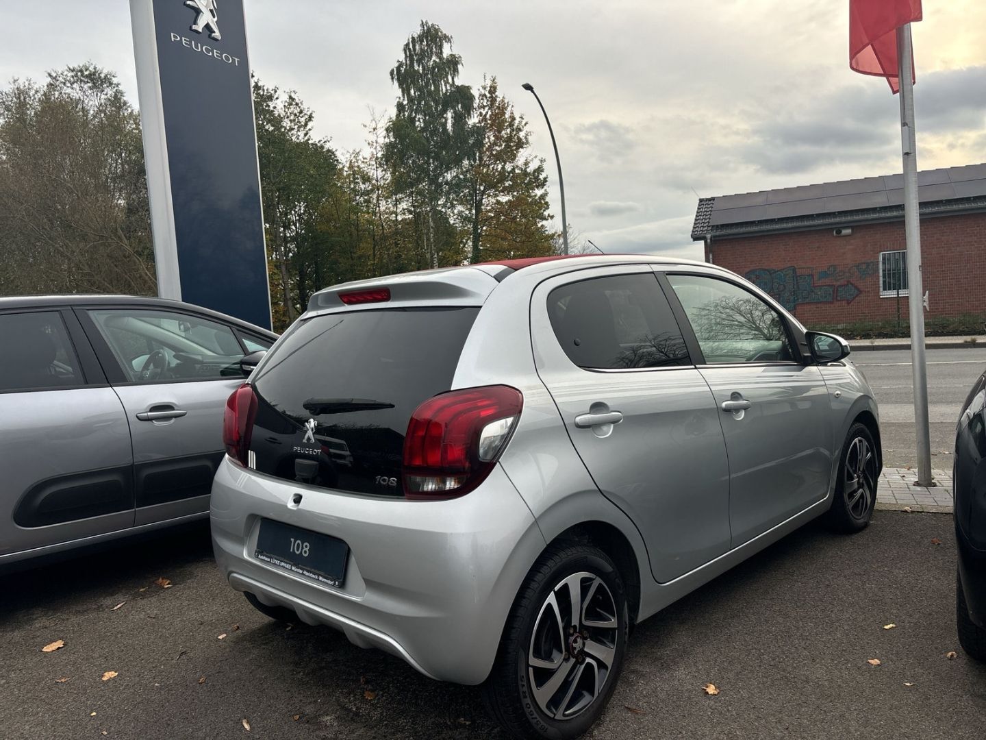 Fahrzeugabbildung Peugeot 108 TOP! VTi 72  El. Verdeck CarPlay SHZ