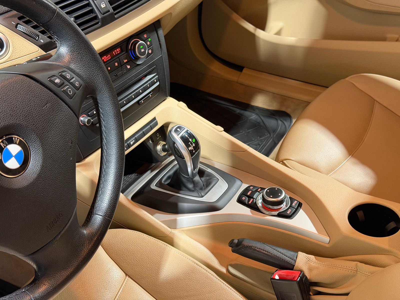 Fahrzeugabbildung BMW X1 20 i sDrive/NAVI/LEDER/XENON/KAMERA