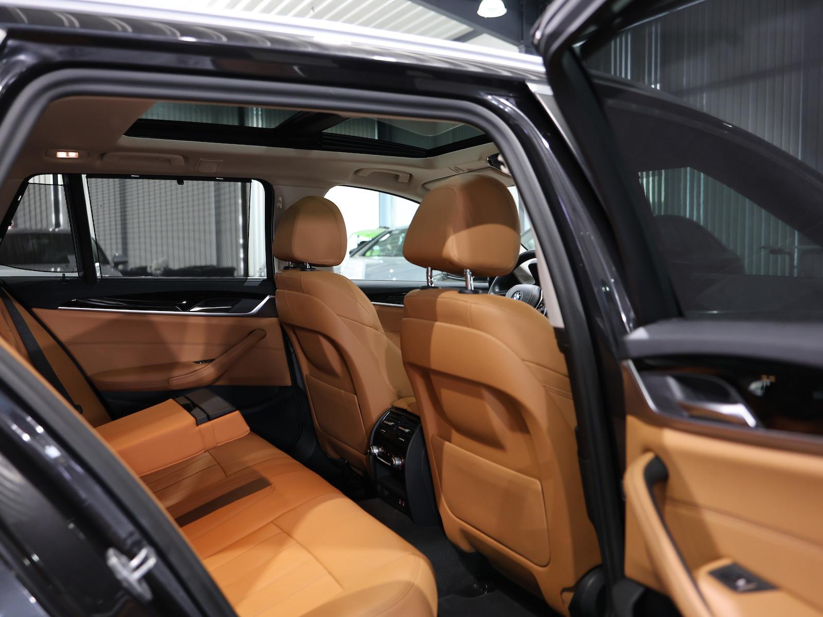 BMW 520i Touring BUSINESS GREY & BROWN / PANORAMA