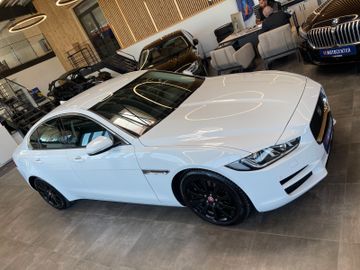 Jaguar XE Pure *NAVI*360°*SZHZ*TEMPO*BI-XENON*PDC*TOUCH