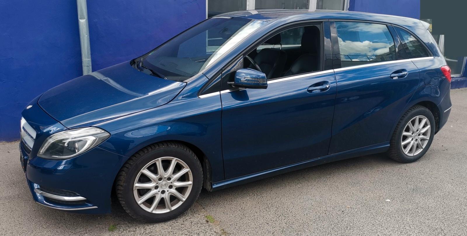 Mercedes-Benz B 180 AMG Paket Bi-XENON1.Hd TÜV01.28 AHK LED SZ
