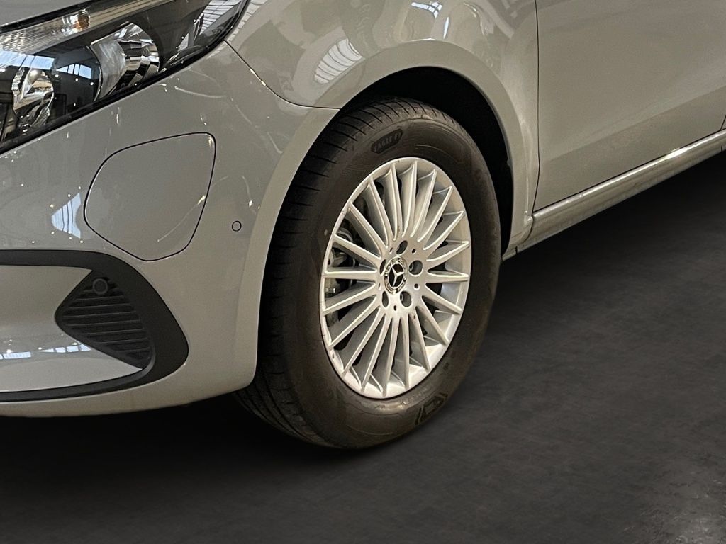 Fahrzeugabbildung Mercedes-Benz EQV 300 lang Nav Distronic Sitzhzg PTS RFK Vorkl