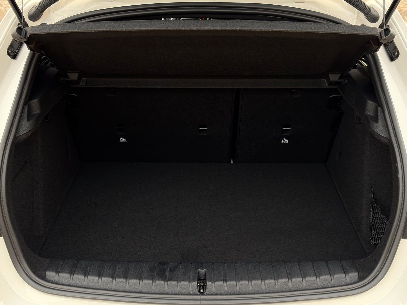 Fahrzeugabbildung BMW M135i xDrive HiFi SHZ LED DAB PDC Wireless Temp