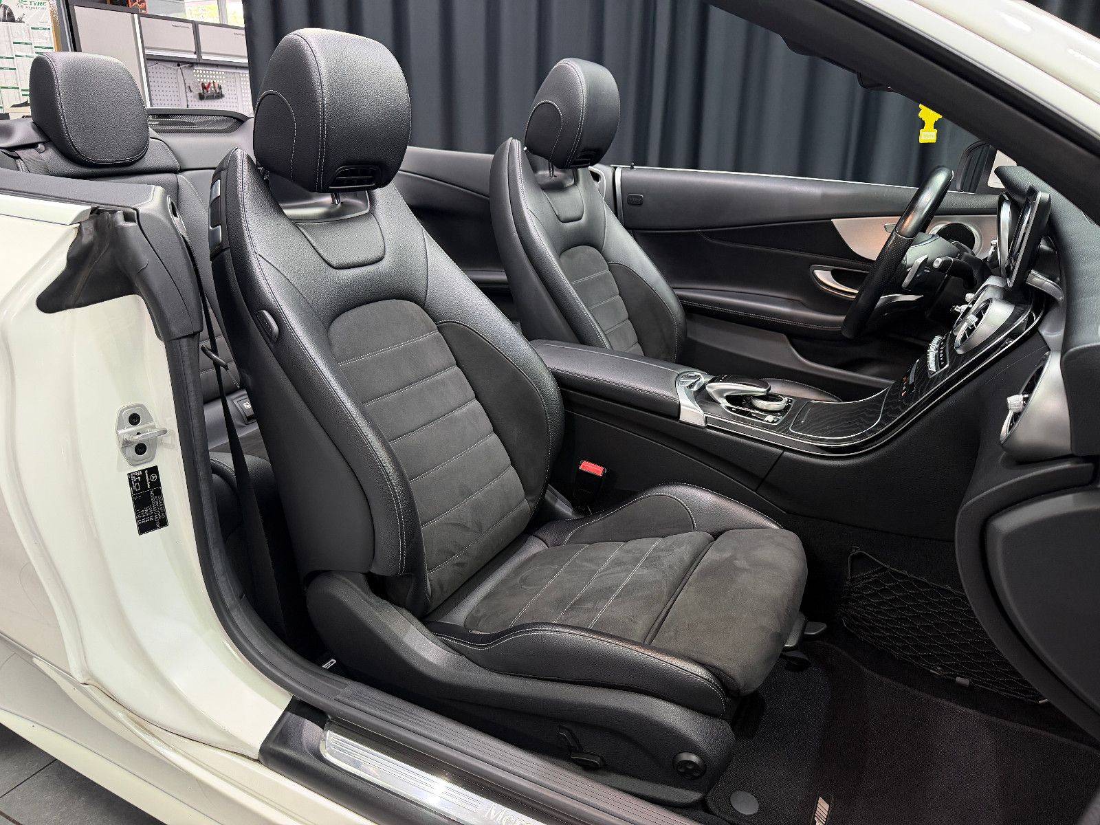 Fahrzeugabbildung Mercedes-Benz C 180 Cabrio |AMG-LINE|LED|RF-CAM|AUTOMATIK