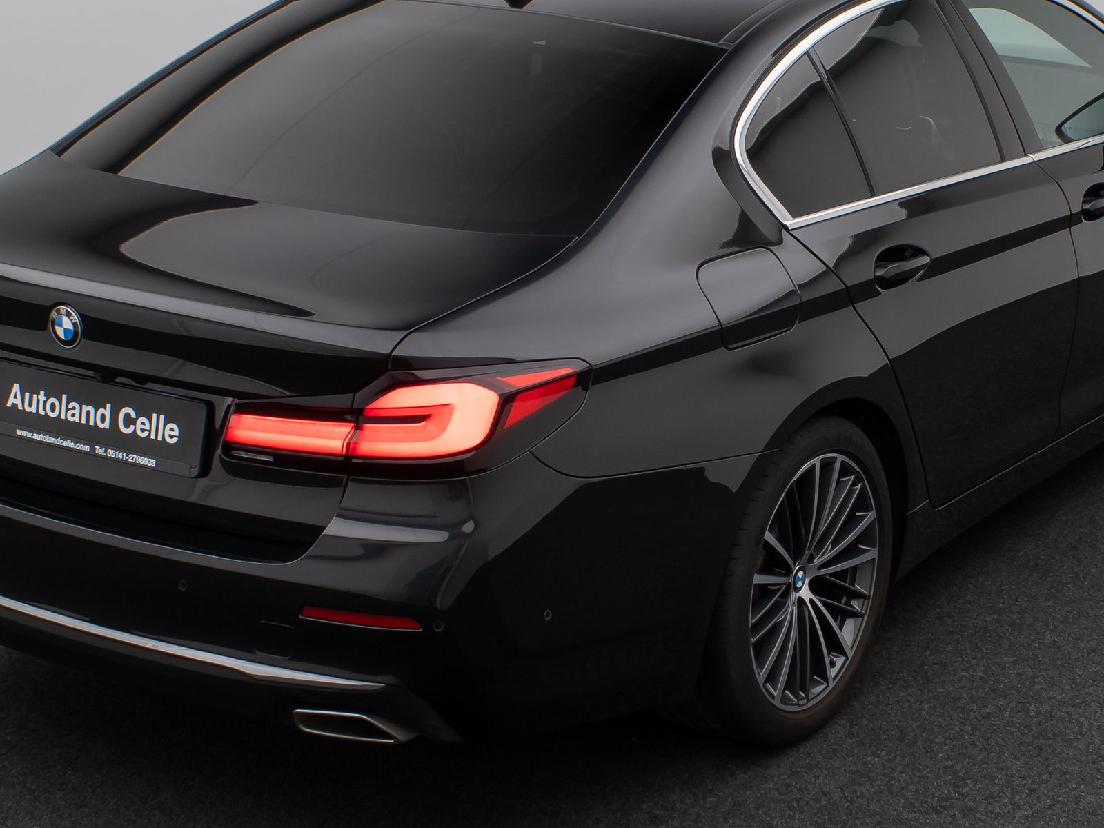 Fahrzeugabbildung BMW 520d Luxury Line Glasdach Kamera HUD DAB H/K 19"