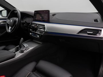 Fahrzeugabbildung BMW 530d Luxury Line Panorama Laser Kamera HUD HiFi