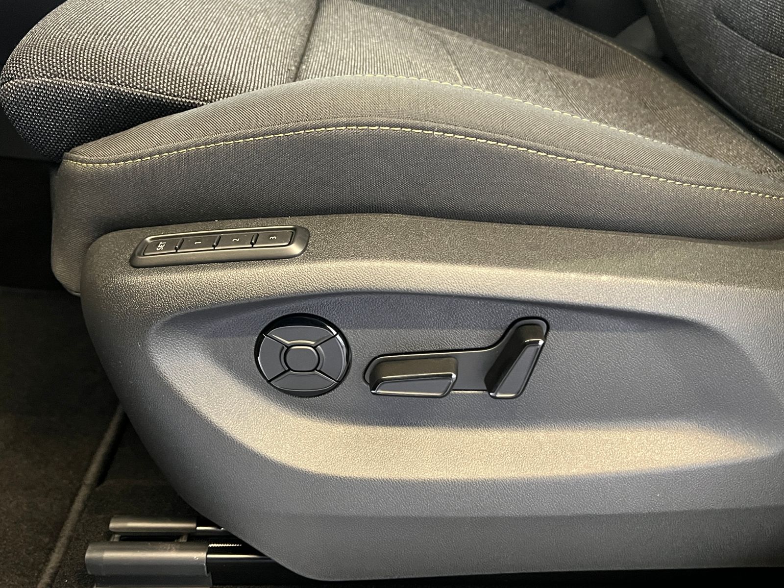 Fahrzeugabbildung SKODA Kodiaq Selection 2.0 TDI DSG 4x4 *AHK, 7 Sitze,