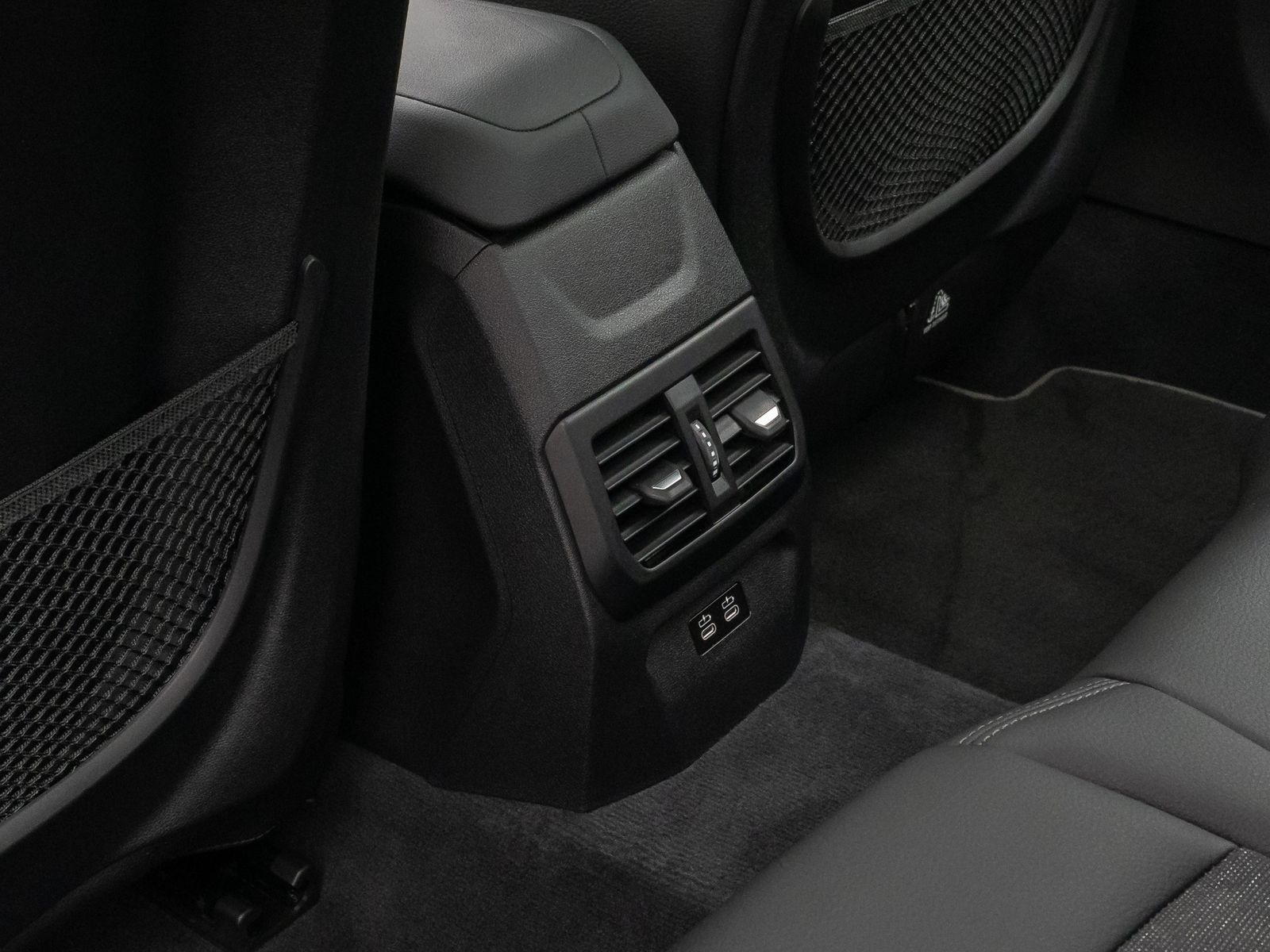 Fahrzeugabbildung BMW 220i Gran Coupé xD Sport Line HUD DAB Panorama