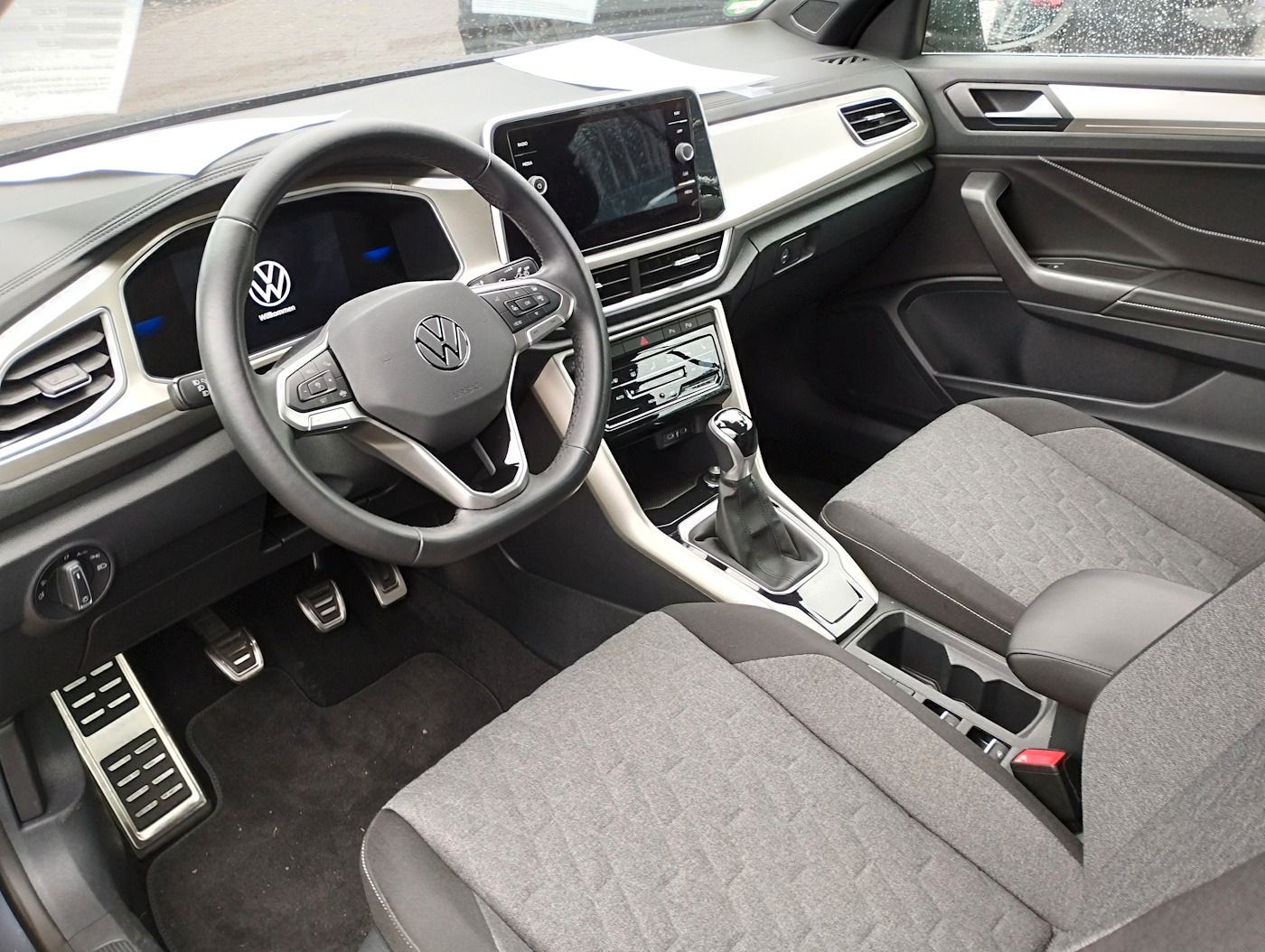 Fahrzeugabbildung Volkswagen T-Roc Cabriolet 1.0 MOVE NEU42T AHK LED SHZ+LHZ