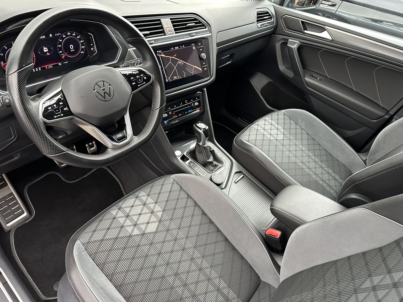 Fahrzeugabbildung Volkswagen Tiguan Allspace R-Line 4M NAV+LED+PANO+AHK+360°