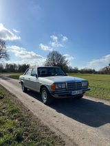 Mercedes-Benz 250 W123 123er Oldtimer Limo... - Mercedes-Benz V-Class mit Benzin-Antrieb