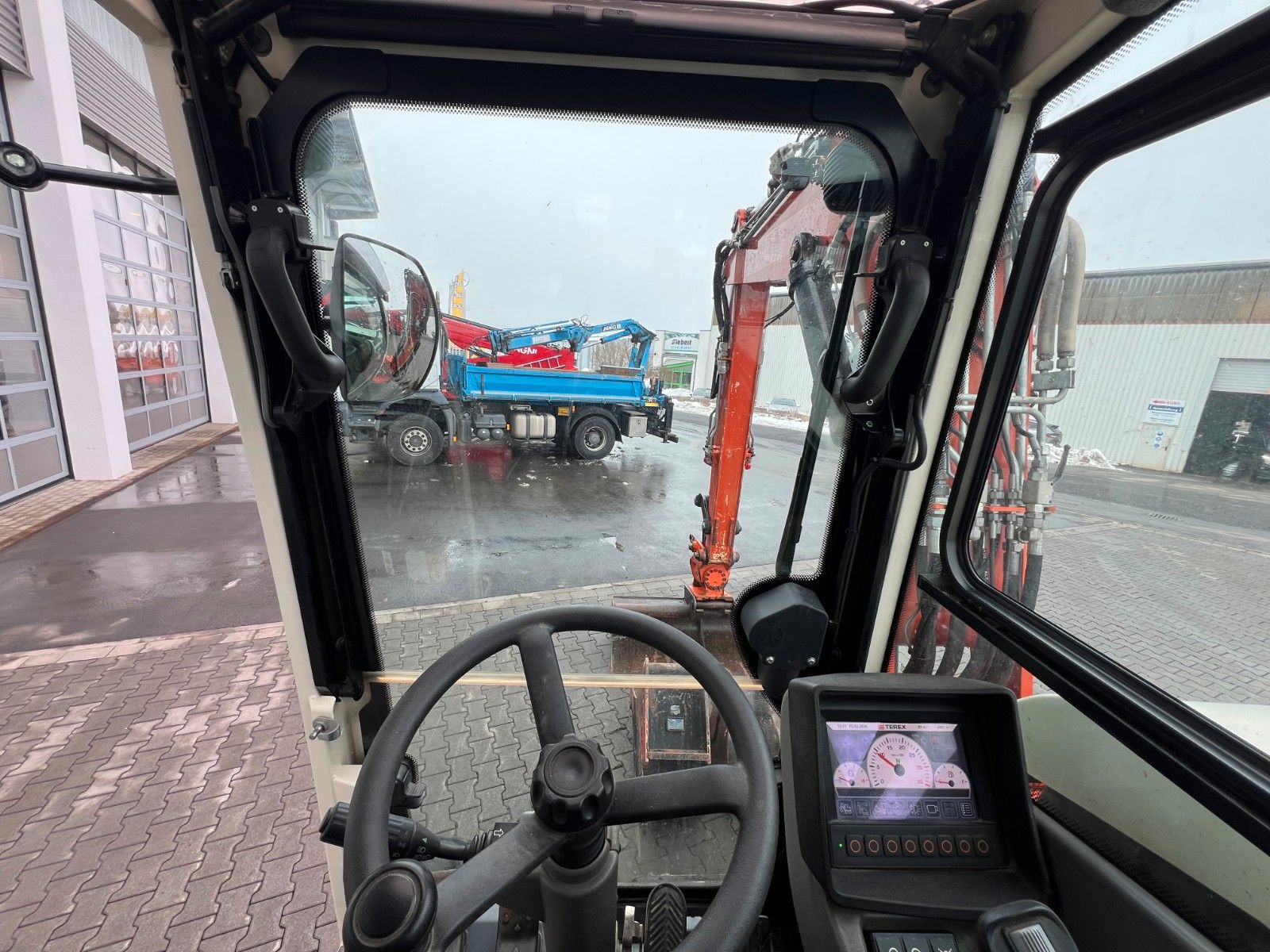 Fahrzeugabbildung Yanmar TW85 / 4.307h / Löffelpaket / Powertilt