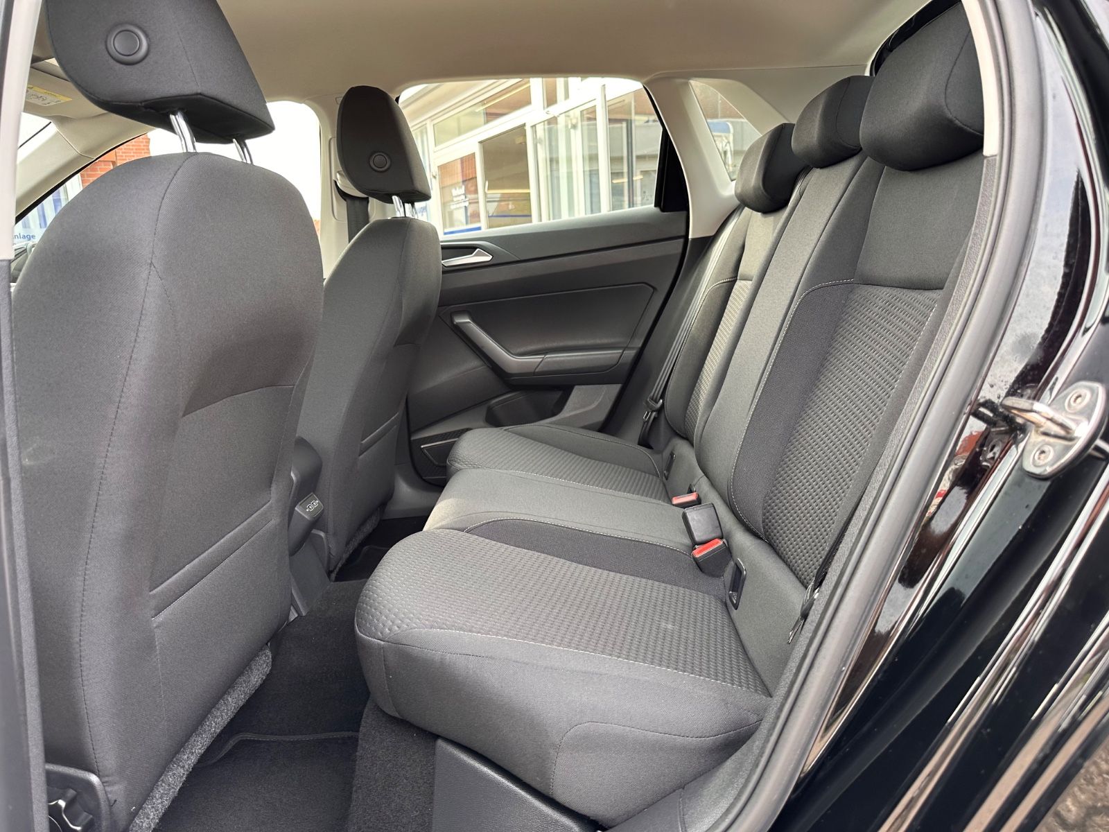 Fahrzeugabbildung Volkswagen Polo 1.0 TSI Comfortline APP/SHZG/GJR/PDC