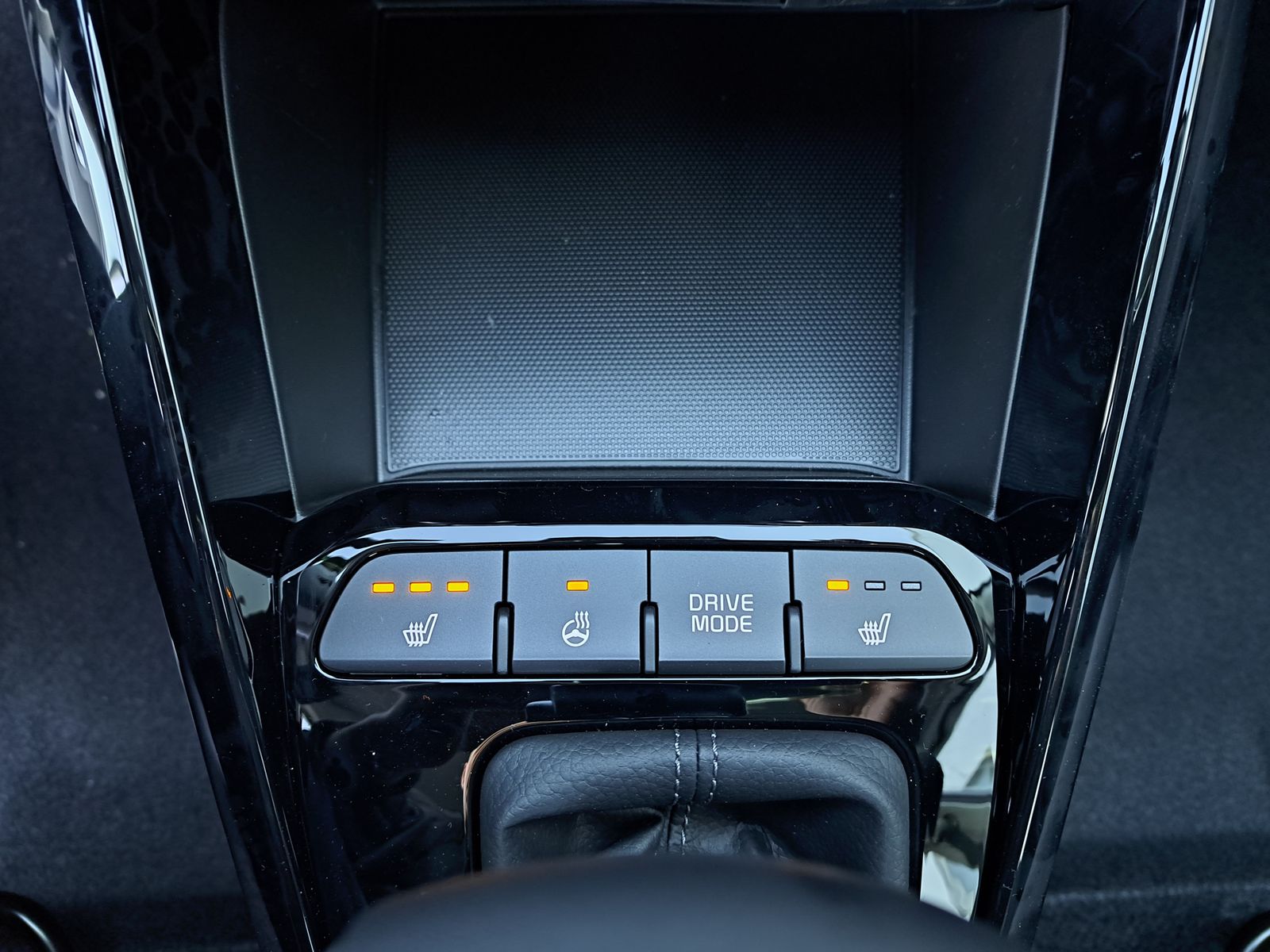 Fahrzeugabbildung Kia Stonic 1.0 T-GDI AUTOMATIK LED NAVI WINTERPAKET