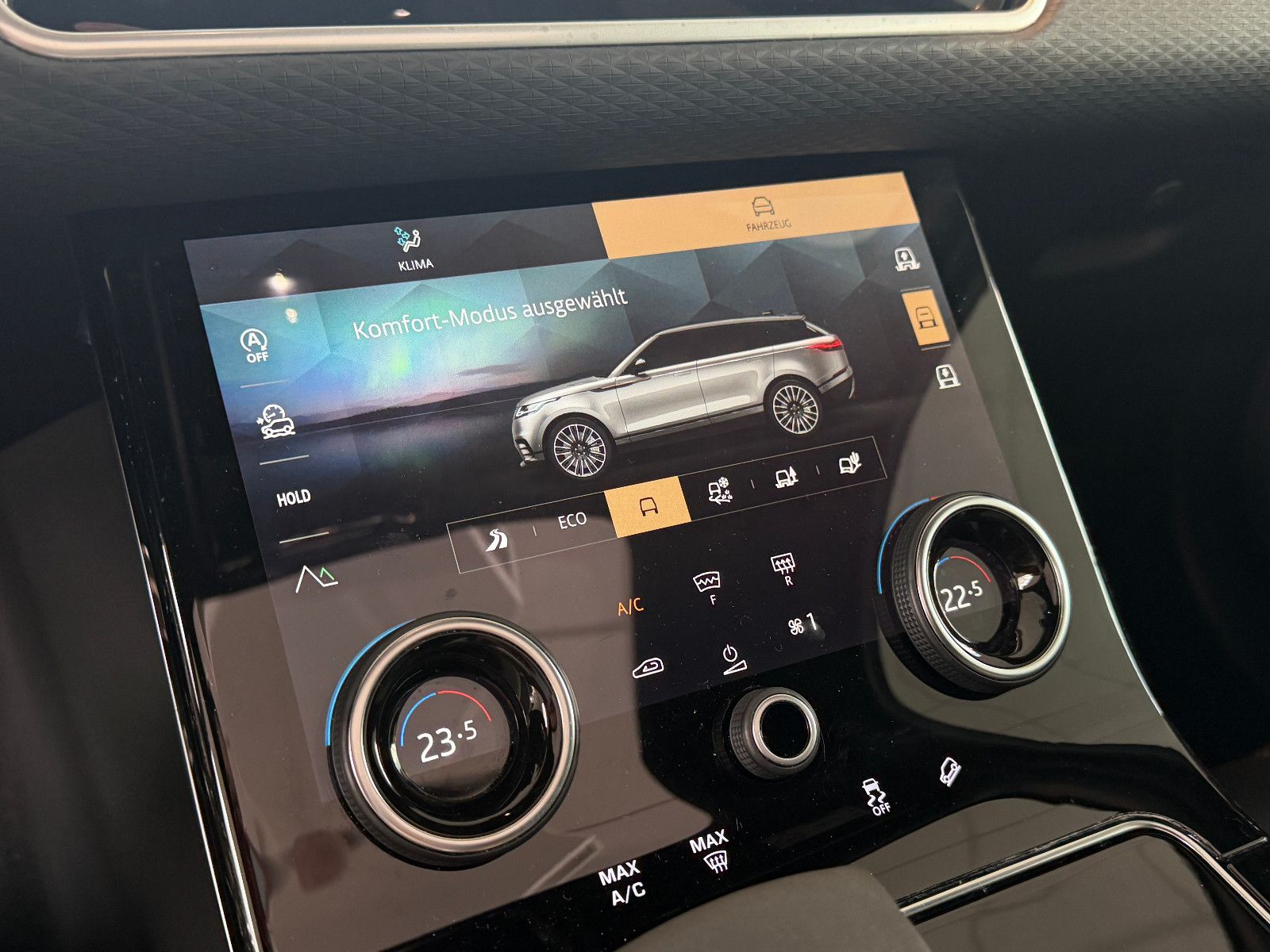 Fahrzeugabbildung Land Rover Range Rover Velar/R-DYNAMIC/PANO/HEAD-UP/ACC