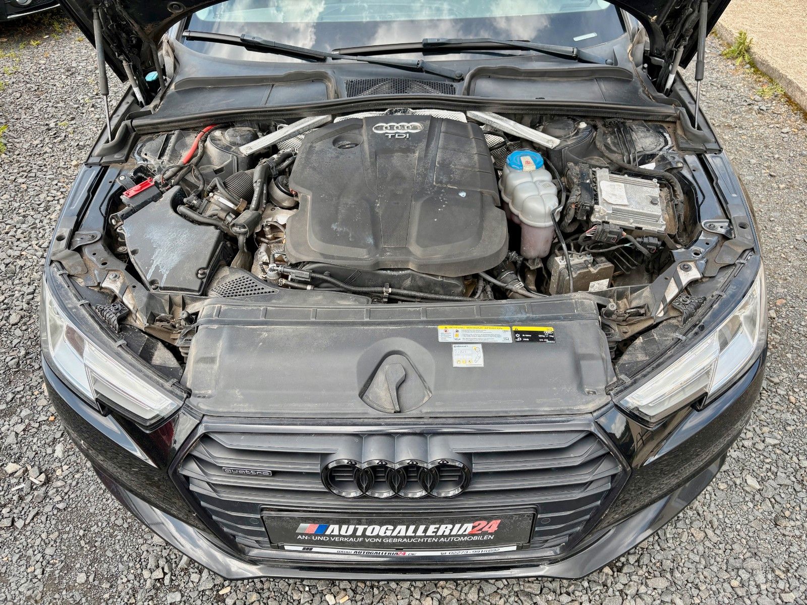 Fahrzeugabbildung Audi A4 2.0 TDI quattro Aut Navi Leder Xenon AHK SPOR