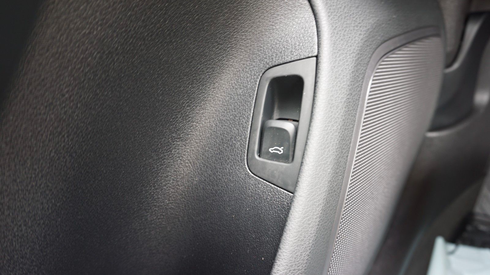 Fahrzeugabbildung Audi Q3 S Line, Navi, LED, AHK, Keyless, Start & Stop