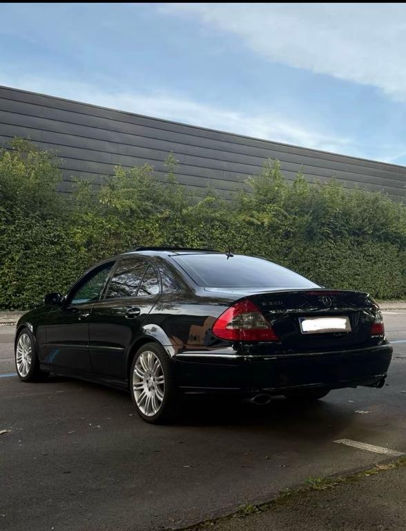Mercedes-Benz E 320