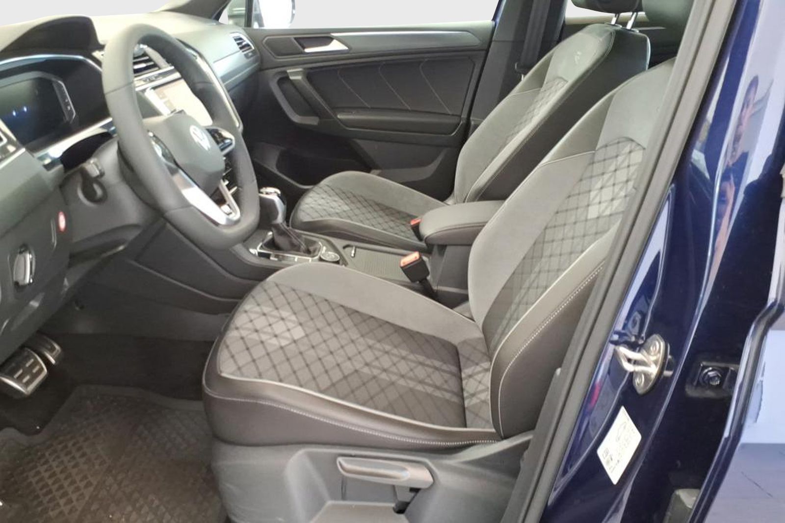Volkswagen Tiguan Allspace 2.0 TDI R-Line 4M*AHK*MATRIX*360 foto 4